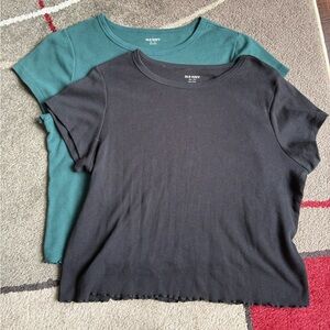 Old Navy Green and Black Ribbed Tees